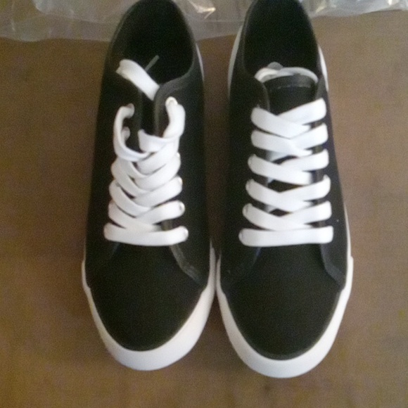 BRAND NEW JUSTFAB Sylish Comfy Sneakers - Picture 2 of 6